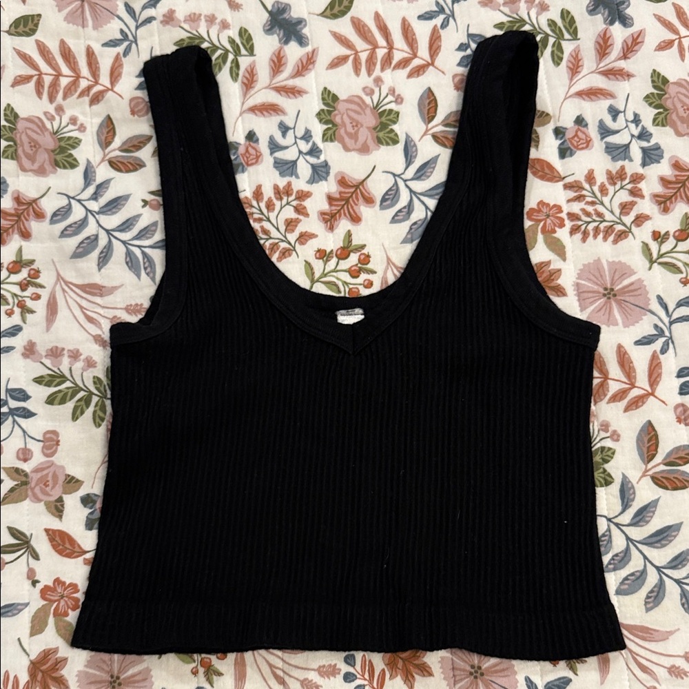 Elegant Black Ribbed Crop Tank